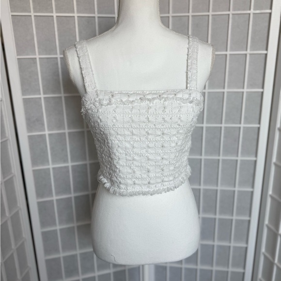 Le Lis White Textured Crop Tank Top | Medium 🔥CLEAR THE CLOSET - Picture 2 of 6